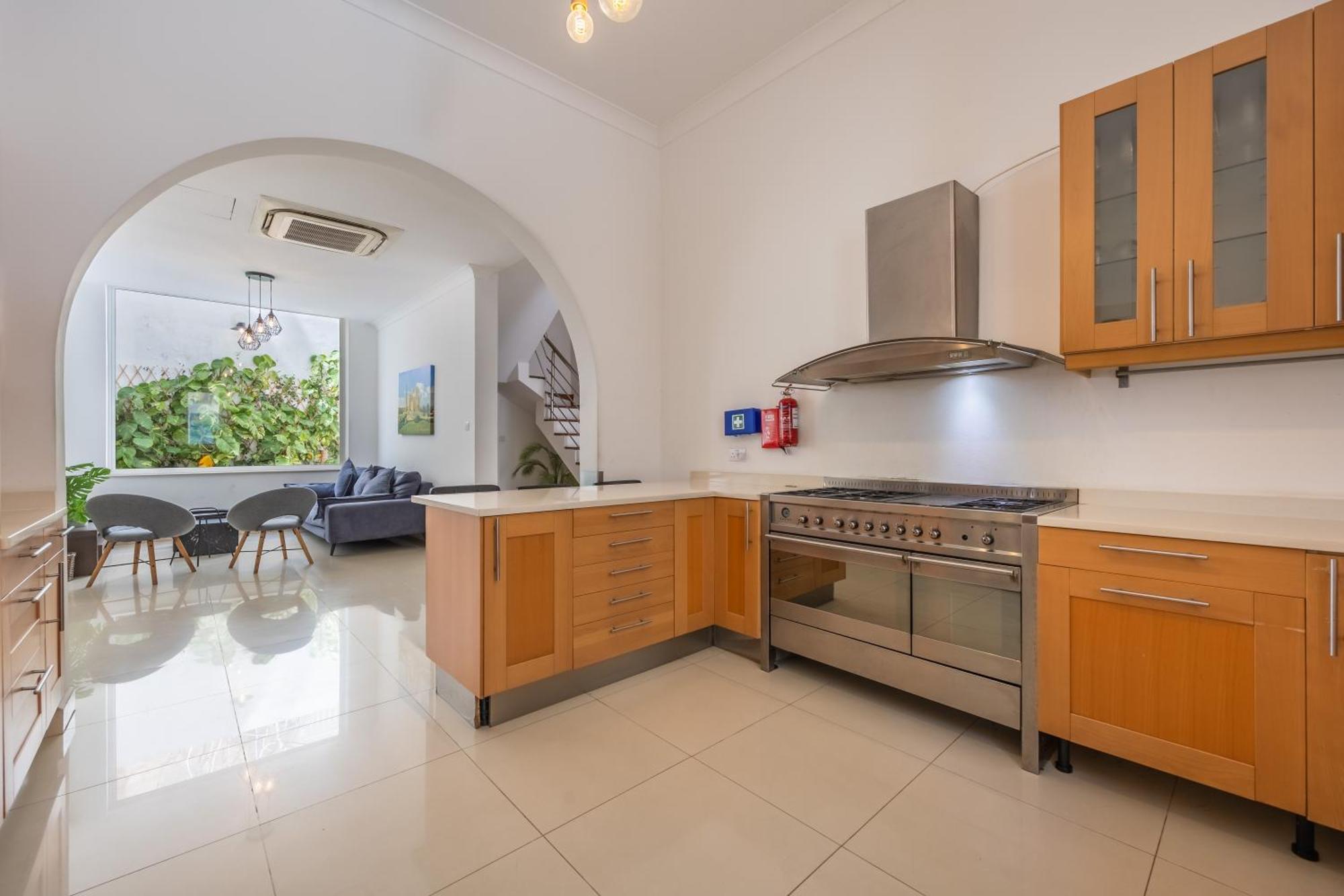 Hard To Come By - Modern & Huge House In Sliema Exterior photo
